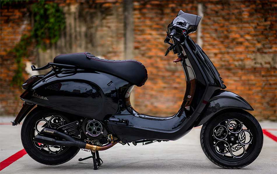 Vespa Sprint 2023 Warna Hitam